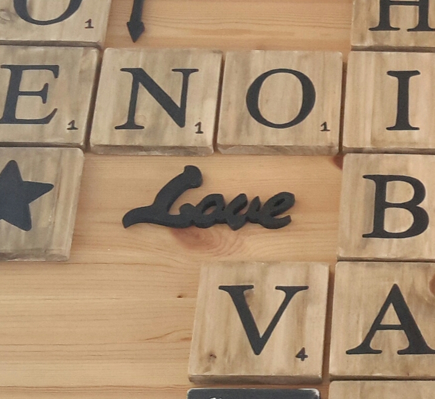 Lettres en bois personnalisées de type Scrabble pour décoration murale –  Letrasynombres