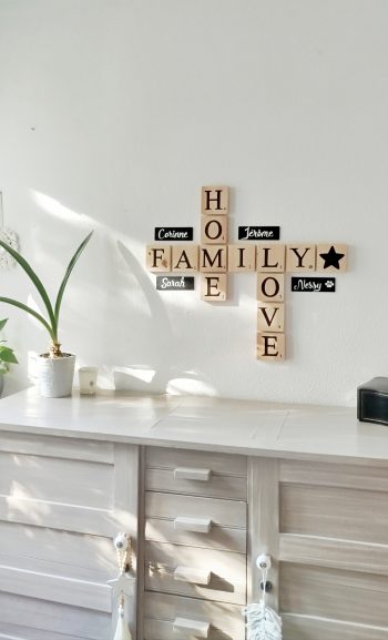 Composition Lettres Scrabble en Bois – Family, Home & Love + Étiquettes Prénom Personnalisées – Image 3